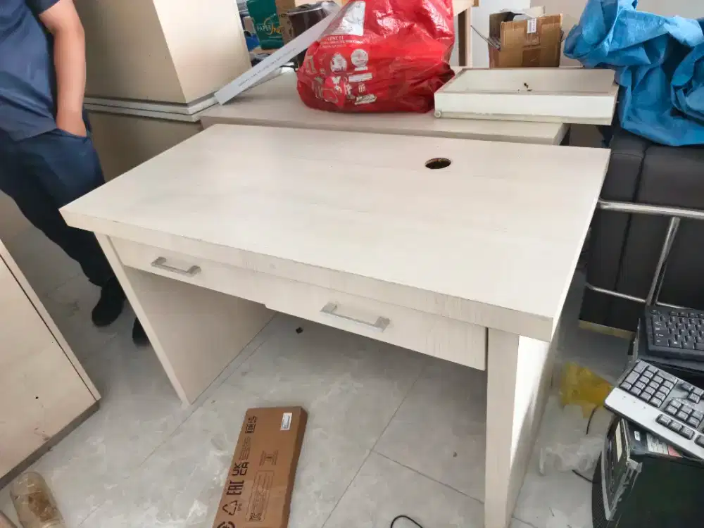 Meja kantor hpl design bagus