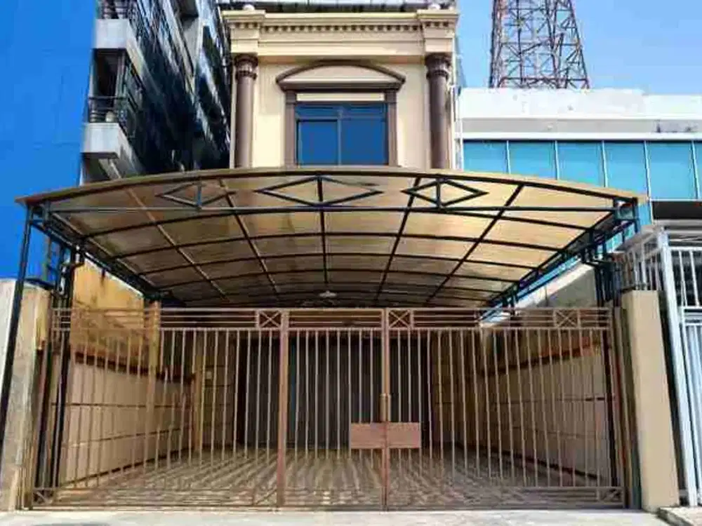 Ruko 3 1/2 Lantai Siap Huni, Lokasi Strategis Komersial, Di Jl. DR. Saharjo Tebet, Dekat ke Mal Kokas dan Gerbang Tol Pancoran.