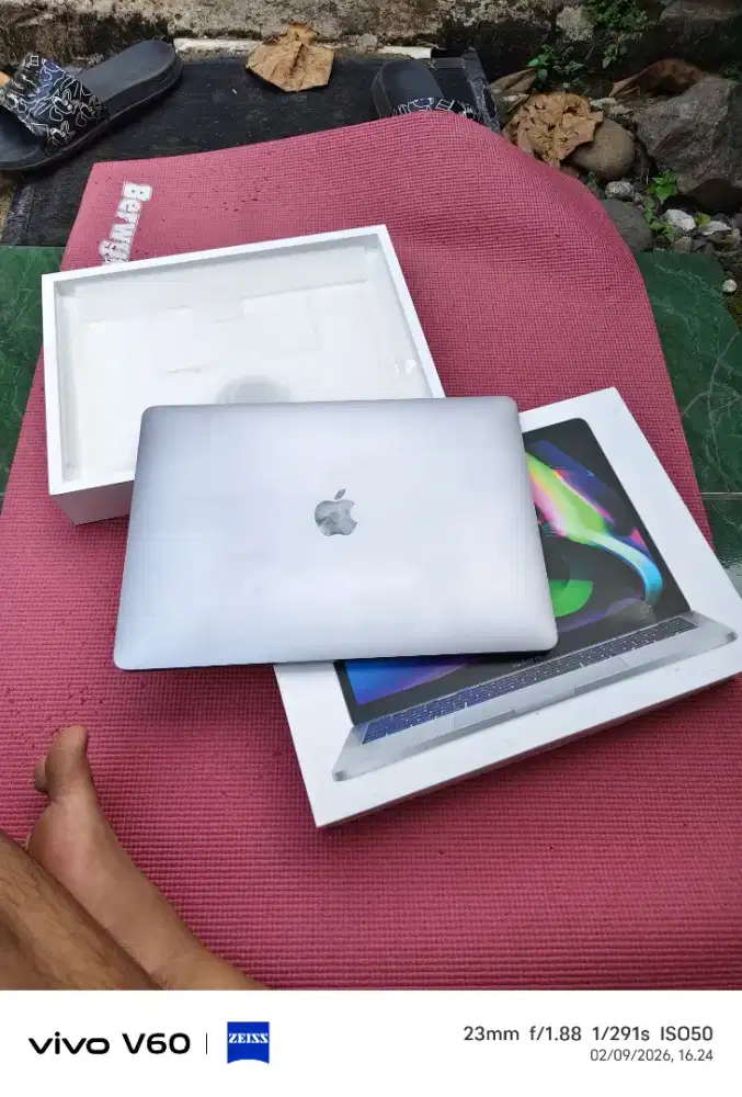 Macbook pro m2 8/512 cc 273 fullset NETT no nego