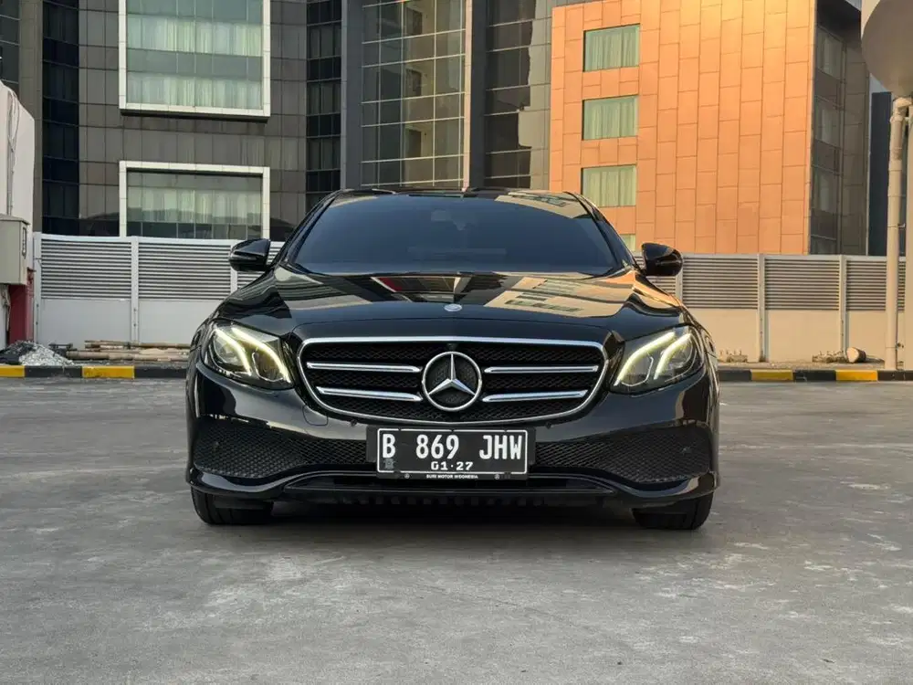 Mercedez Benz E300 Avantgarde tahun 2016 Low km