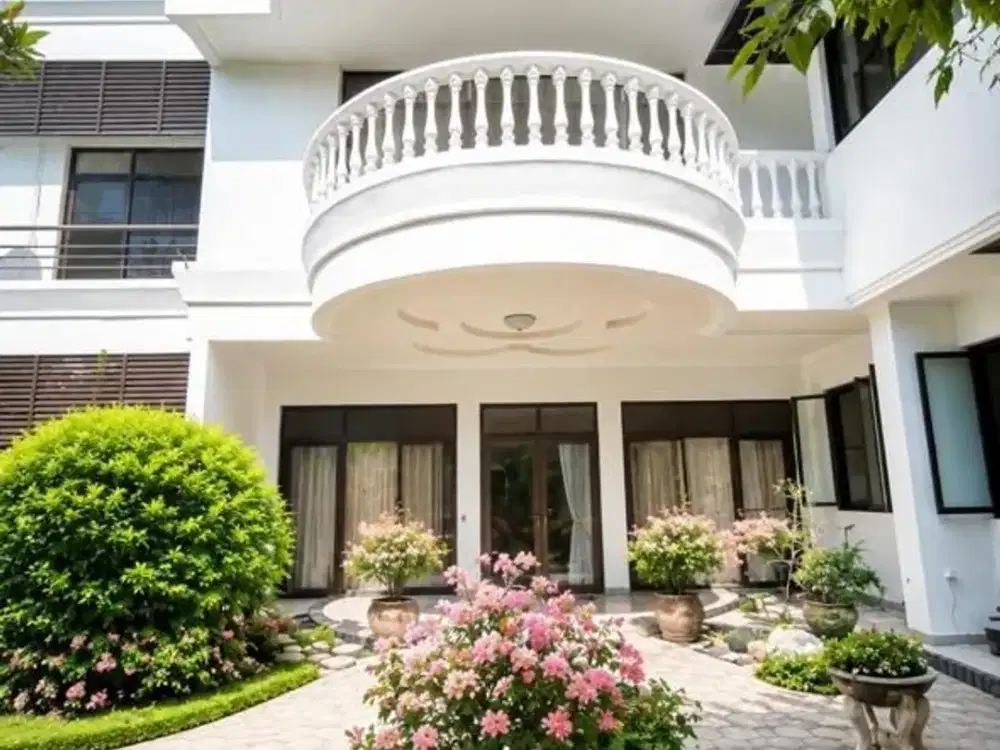 KOMERSIAL AREA RAYA DHARMAHUSADA INDAH DOUBLE WAY  Hadap Timur Listrik 7700 Watt
