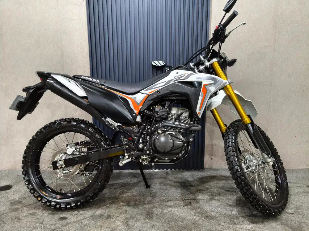CRF 150L 2024 LIKE NEW mulus terawat siap pakai...