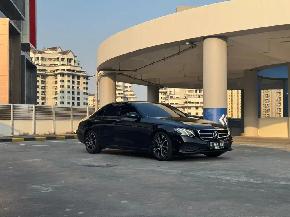 Mercedez Benz E300 Avantgarde tahun 2016 Low Km