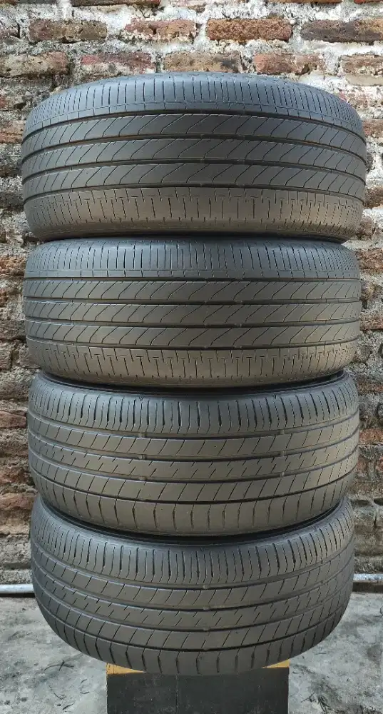 Ban Bridgestone & Dunlop 235/50 R18. (4pc)