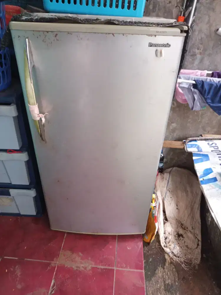 Kulkas satu pintu merek politron