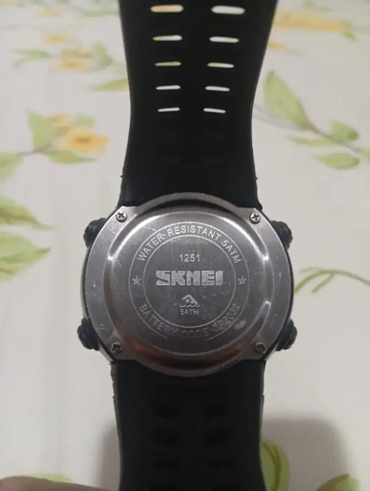 Jam tangan pria sporty SKMEI