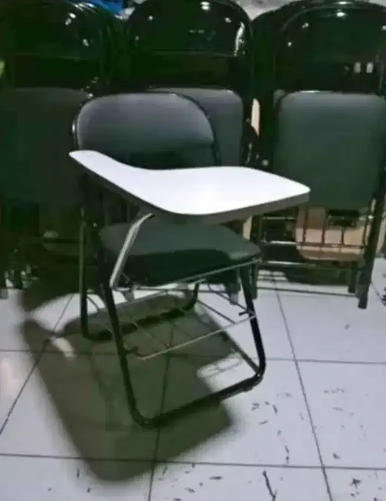 Kursi lipat kuliah rangka hitam