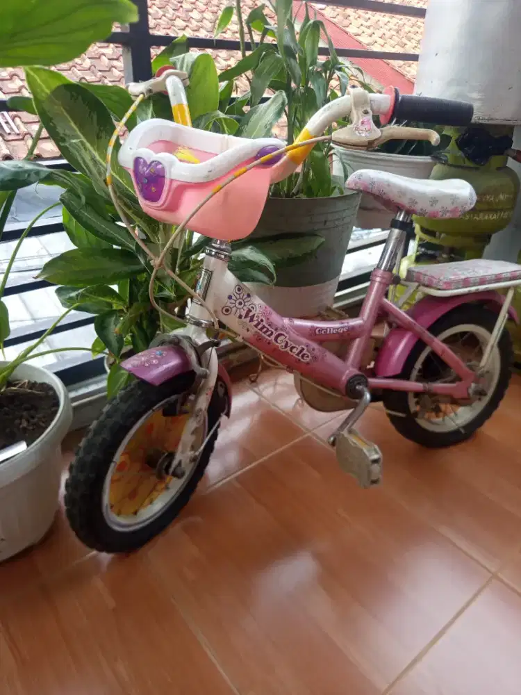 Sepeda anak perempuan ukuran 12 Inc merk wimcykle