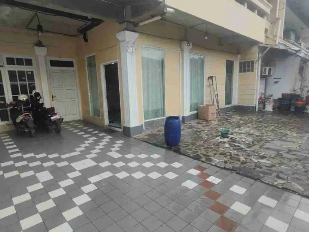 rumah strategis deket jalan toll di cengkareng jakarta barat