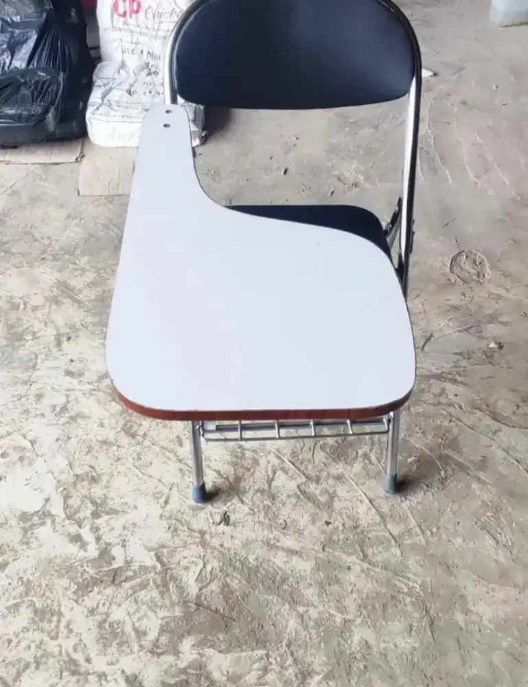 Kursi lipat kuliah rekondisi