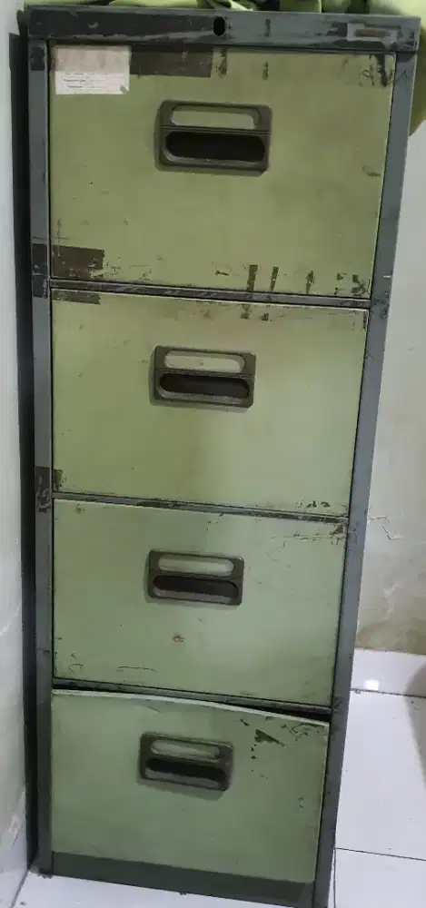 Filling kabinet atau lemari dokumen