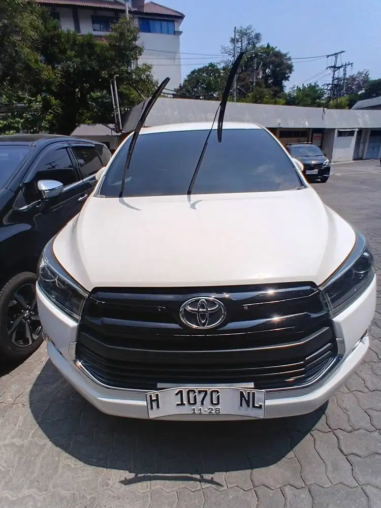 Innova Reborn Putih