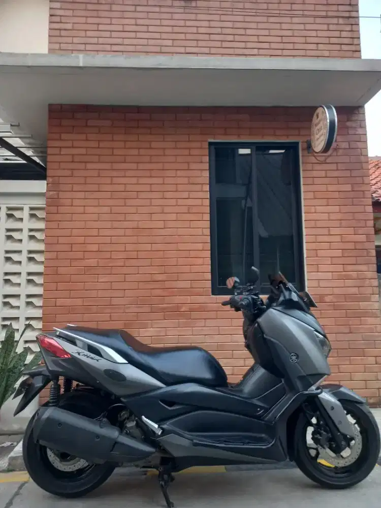 Yamaha XMAX 2017 abu-abu mulus terawat