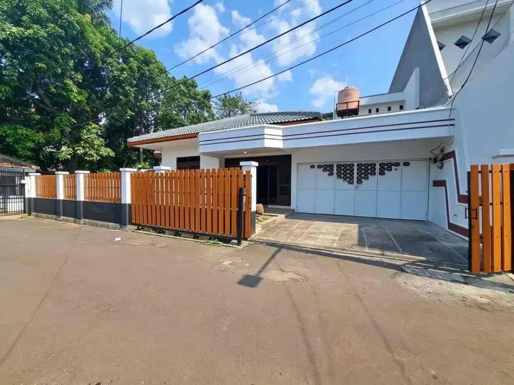 Dijual rumah strategis di komplek simprug kebayoran lama jakarta selatan