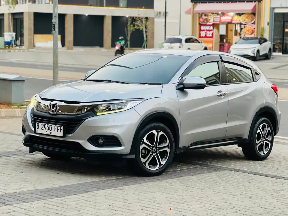 HONDA HR-V 1.5 E FACELIFT CVT BENSIN 2021 NIK 2020 MOBIL SEGER