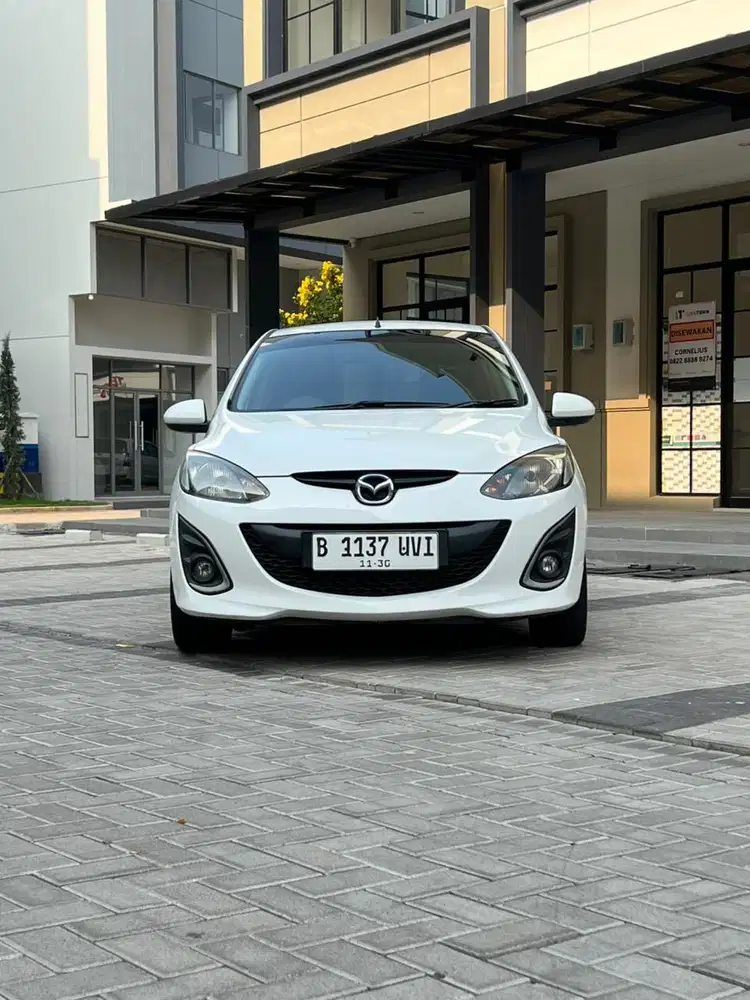 LOW KM!!! Mazda 2 R AT PUTIH