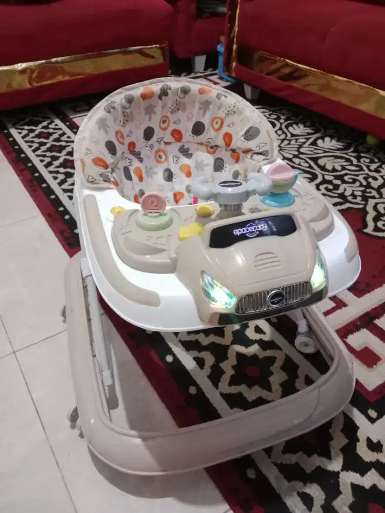 Baby walker seperti baru