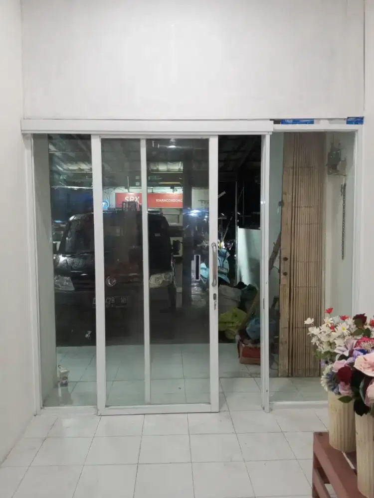 Partisi aluminium dan kaca