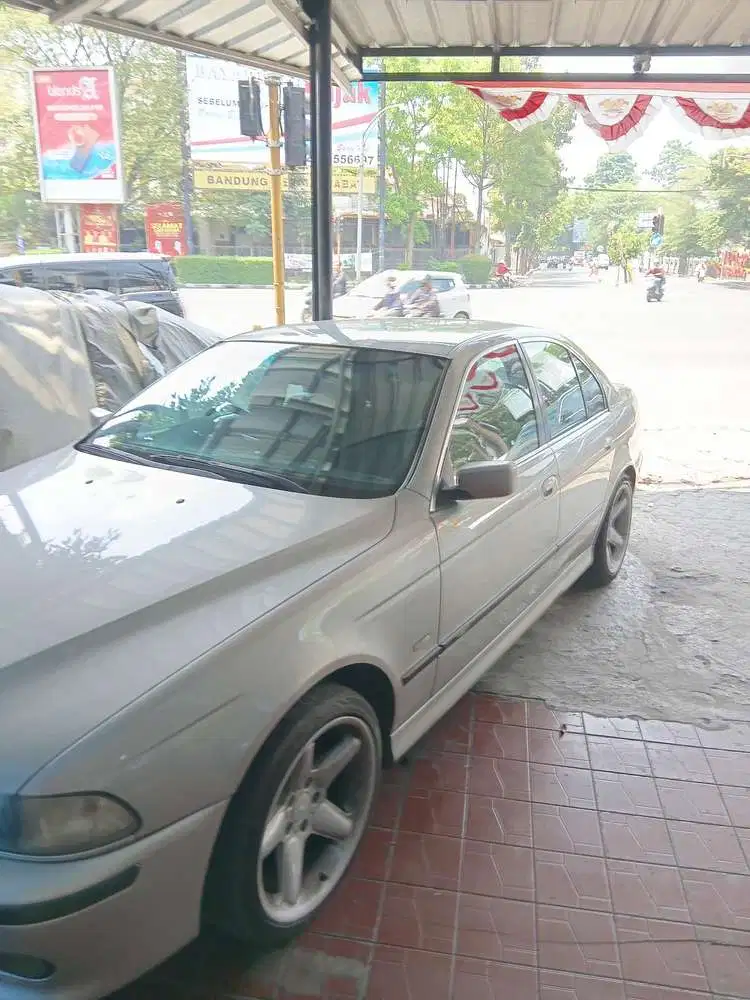 BMW 528i 1996 Bensin