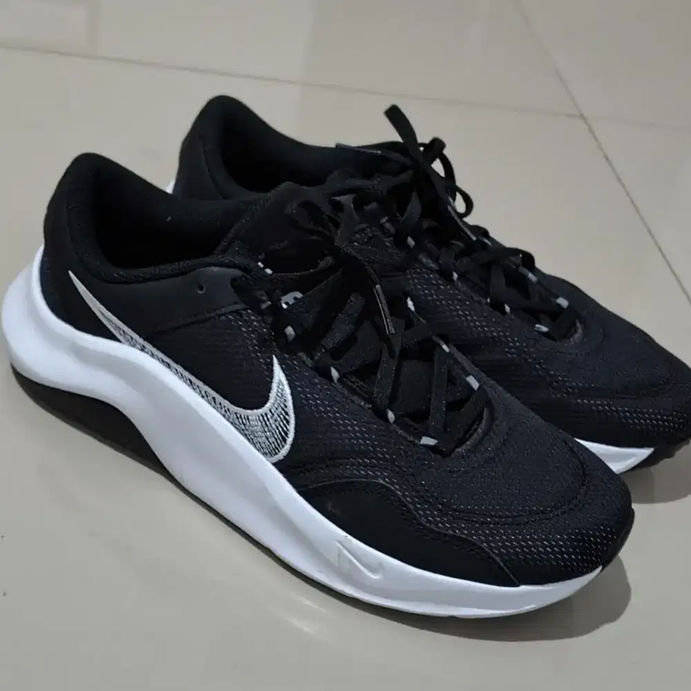Nike Men's Legend Essential 3