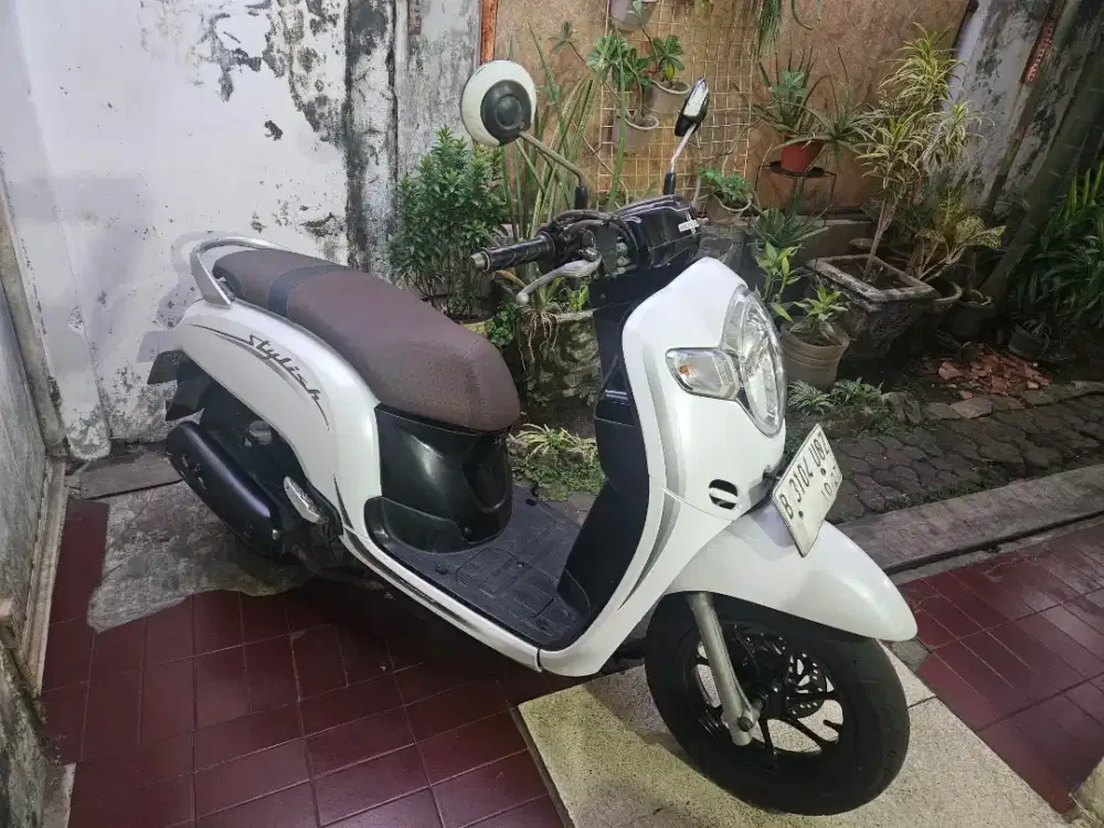 Honda Scoopy putih 2017 jual cepat