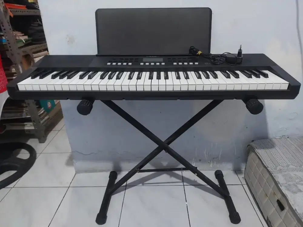 KEYBOARD MEDELI (1 bulan pemakaian)