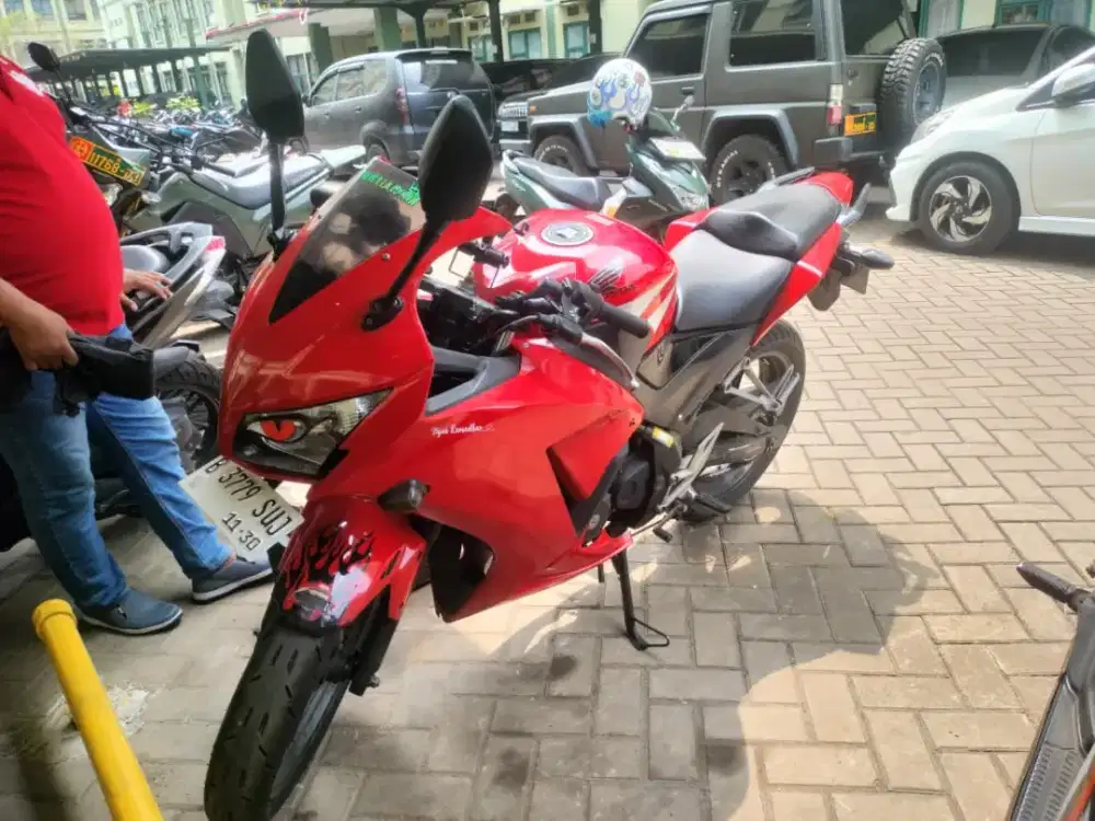 Dijual ajh nih cbr 150.mulus lengkap