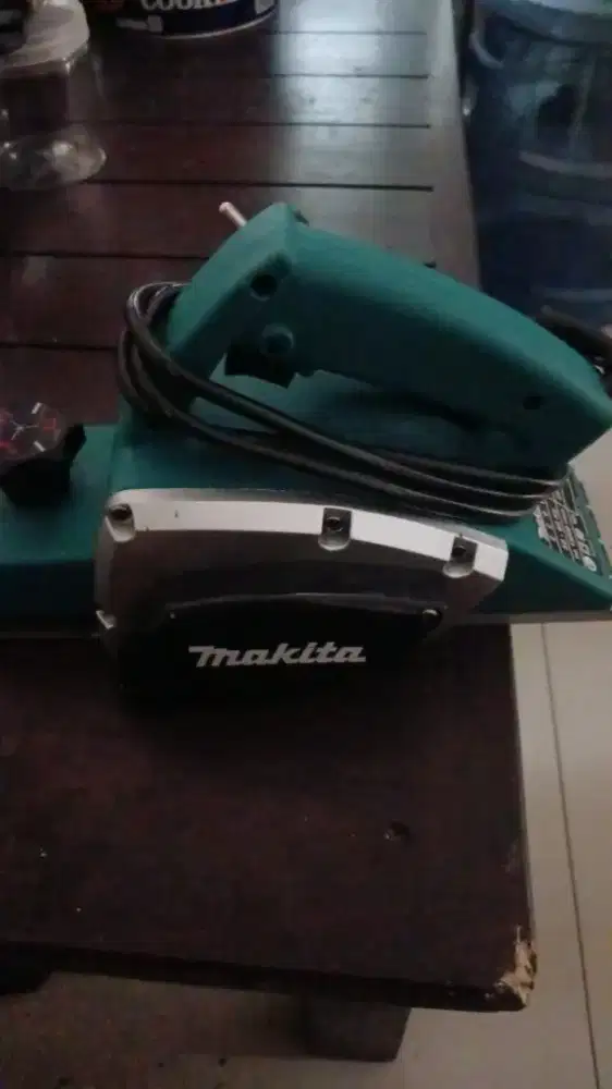 Mesin planner N1900 B makita