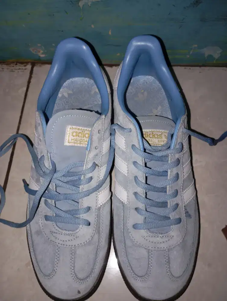 Dijual sepatu adidas
