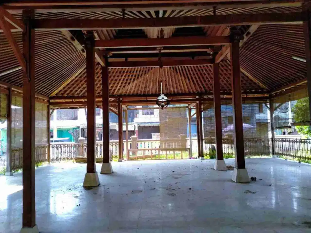 Rumah Joglo Luas Nyaman Tengah Kota Solo