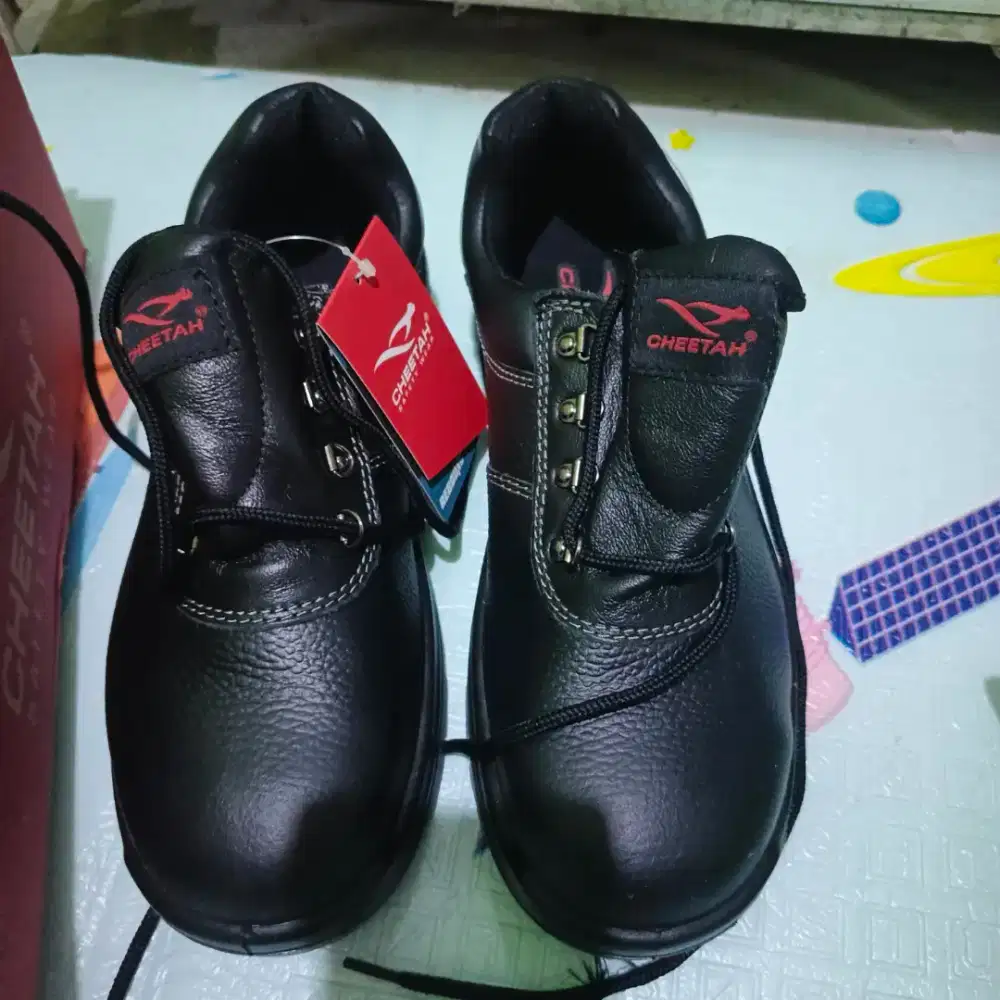 Safety shoes merk cheetah