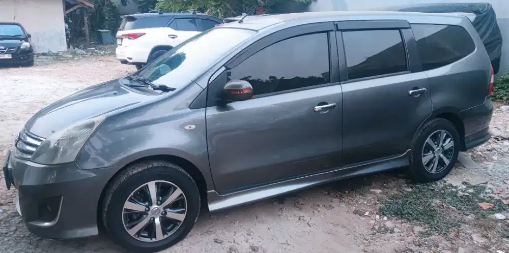 Nissan Grand livina 2013 Bensin