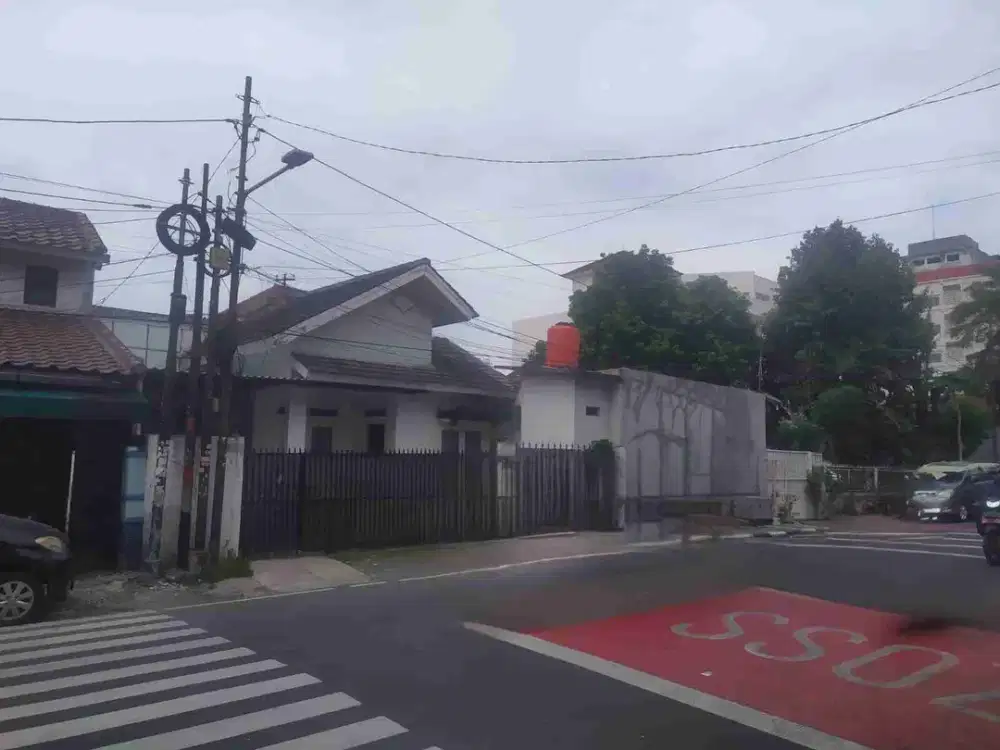 DIJUAL CEPAT – RUMAH KLASIK LUAS EX KOST di Jl. Kramat, Kwitang – Senen, Jakarta Pusat. 
2 RUMAH JADI 1, SHM INDUK, POTENSIAL UNTUK KOST
