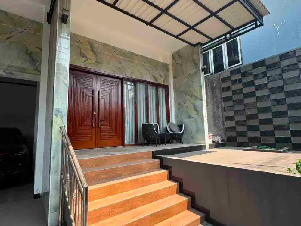 DIJUAL CEPAT – RUMAH MEWAH FULL FURNISH
FULL GRANIT MEWAH, KOLAM RENANG, TAMAN MINI, RUMAH DESIGN MEZANIN di Kompleks MuaraSari, Kebon Lega, Bojongloa Kidul, Bandung, Jawa Barat