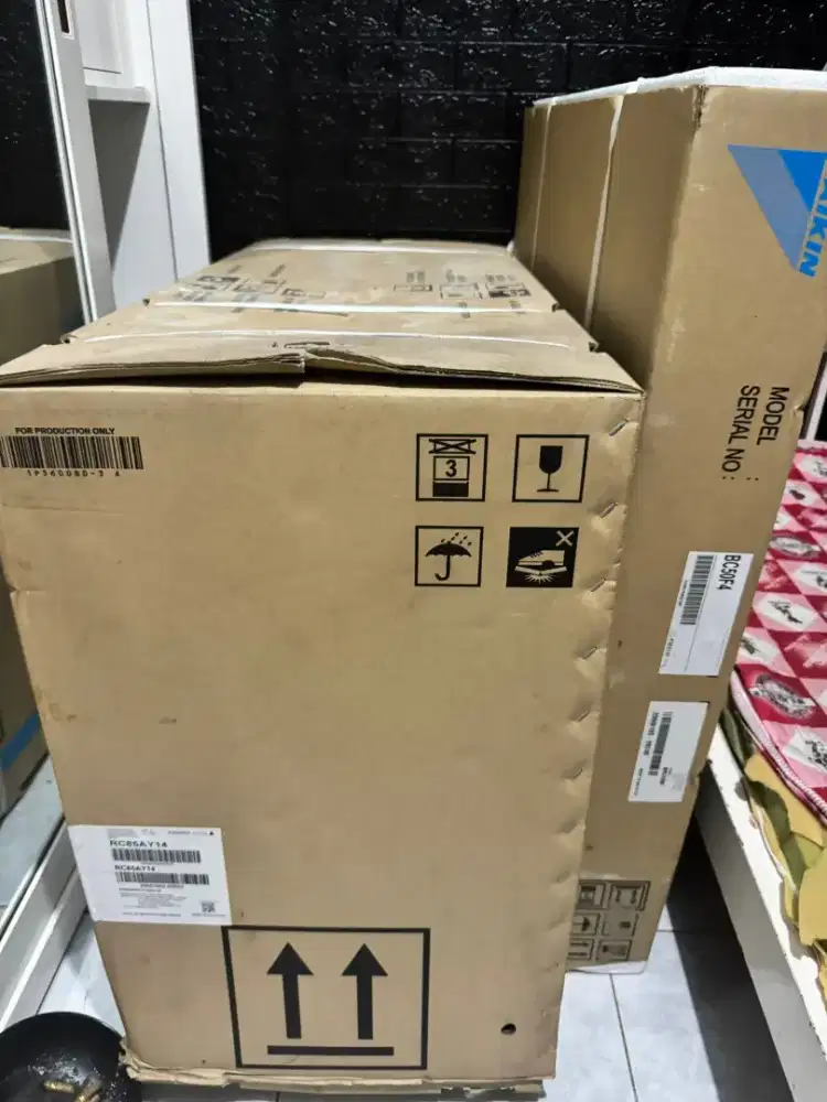AC plafon Daikin 3.5PK BARU
