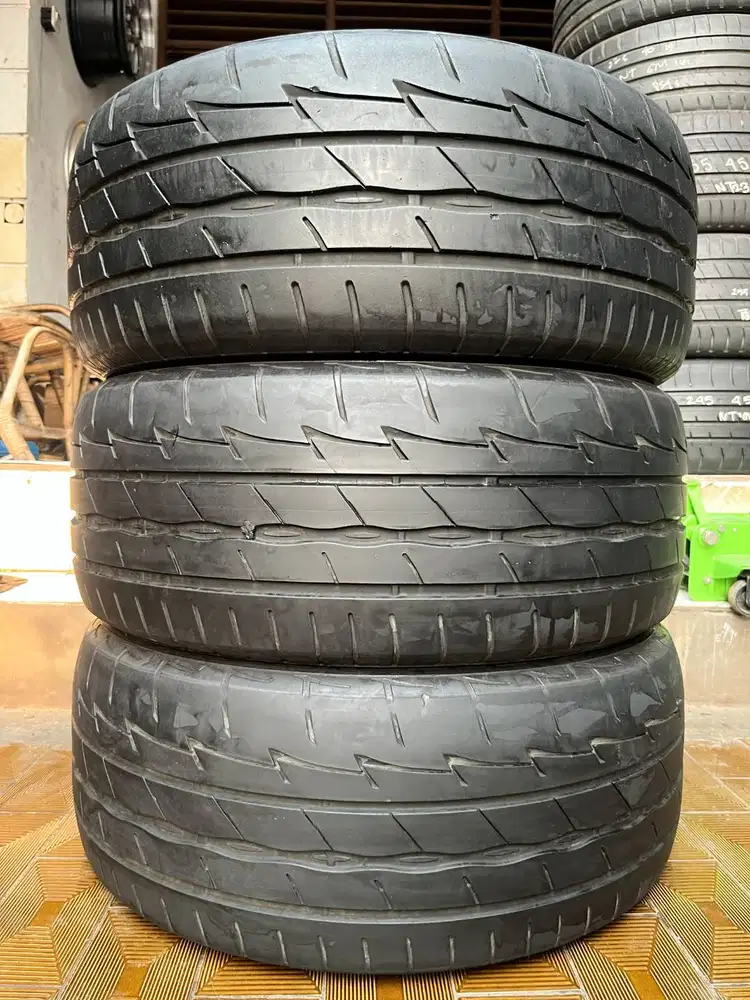 Ban Bridgestone Potenza Adrenalin RE003 235 50 r18 3Pcs