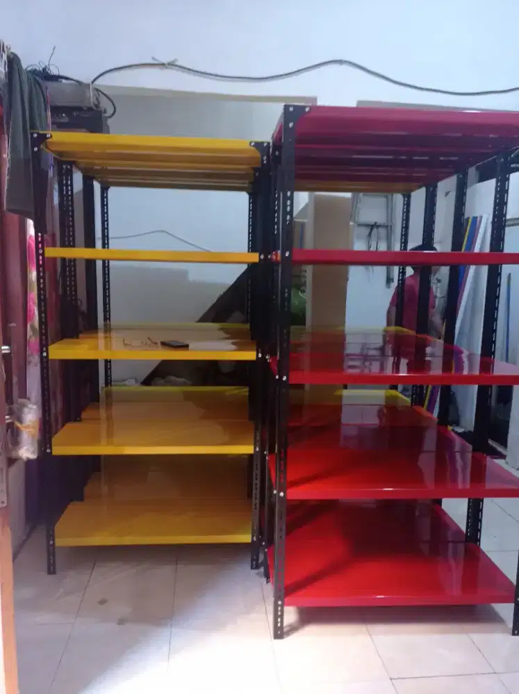 Rak besi rak siku lubang