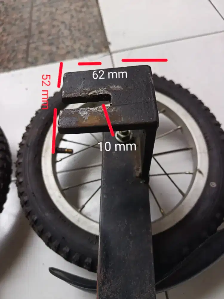 Roda bantu sepeda listrik