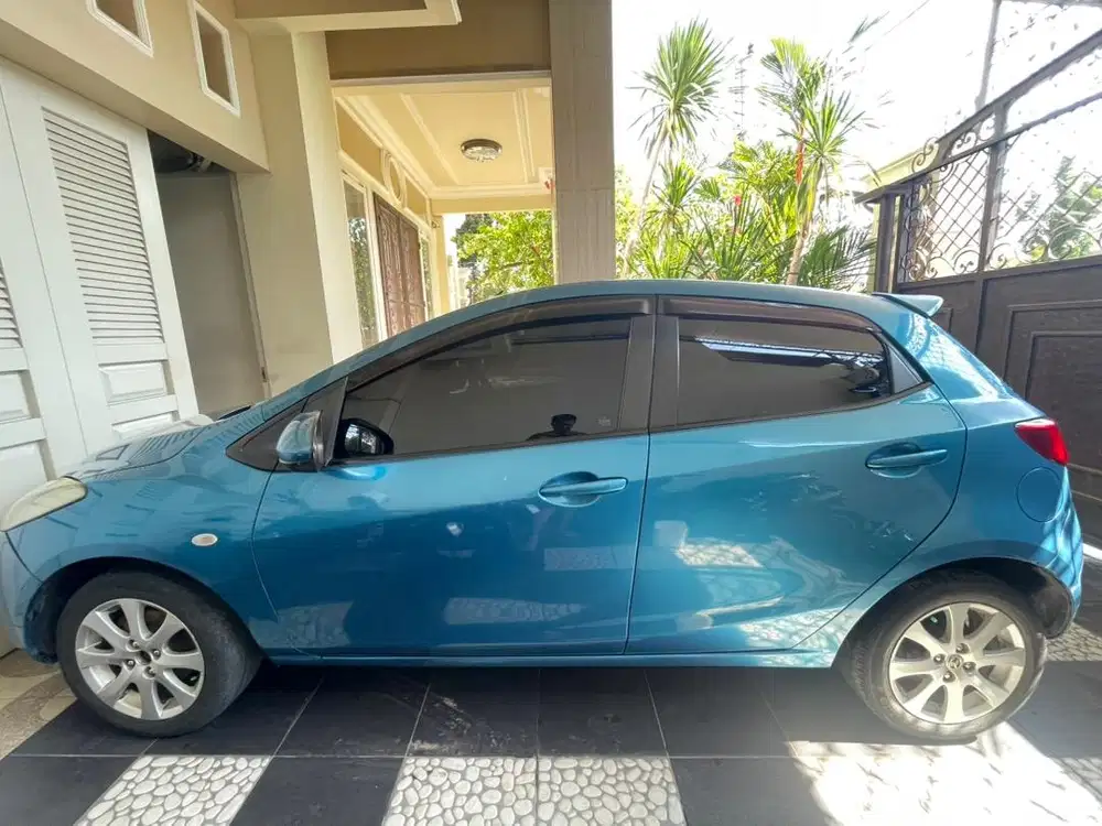 Mazda 2 tahun 2012