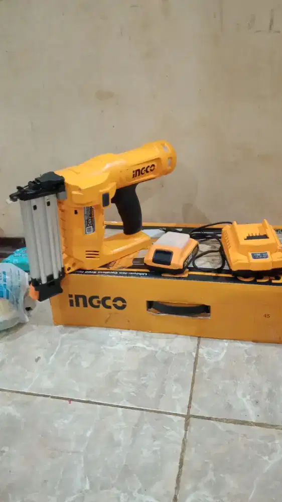 ingco lithium-lon cordless brad Nailer kit
