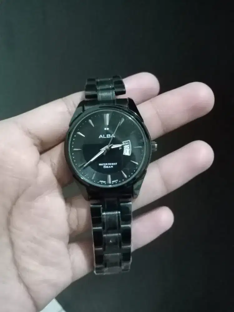 Jam tangan pria merk Alba, warna hitam