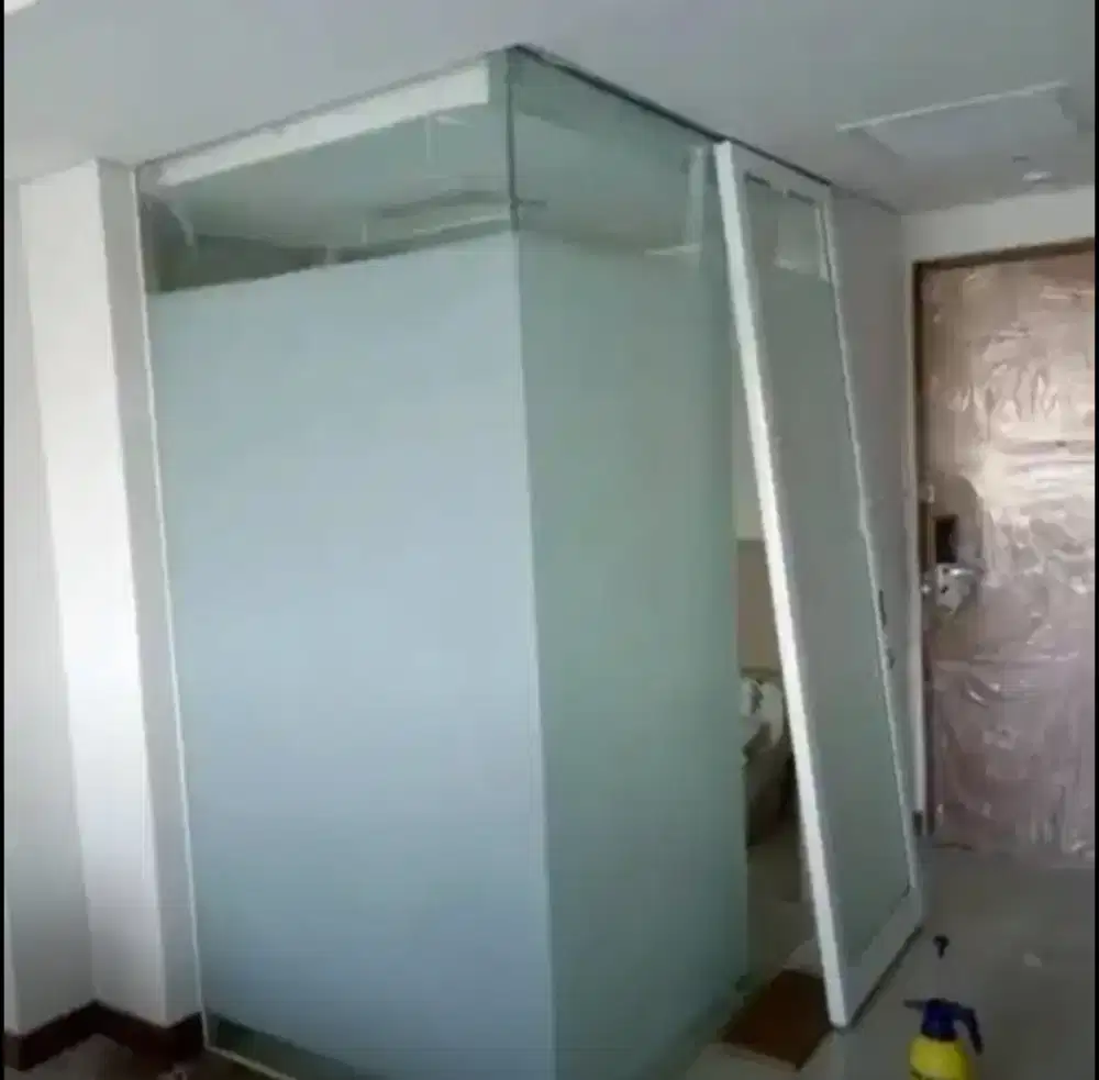 Tutup kaca kamar mandi dengan stiker Sanblas kaca film