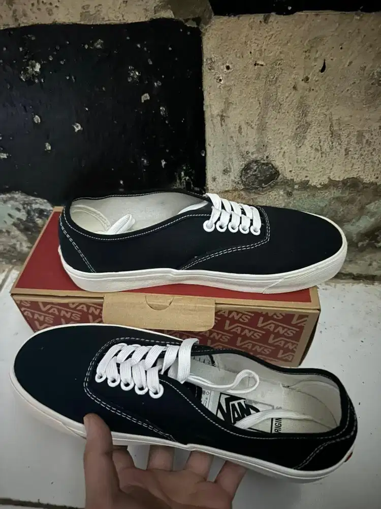VANS UK 42 Authentic