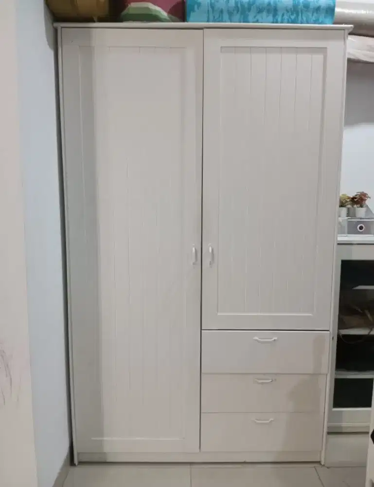 Lemari Pakaian IKEA - 2 Pintu dan 3 Laci