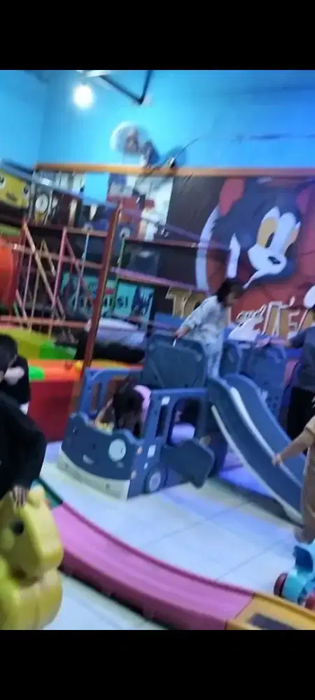 Mainan perosotan anak