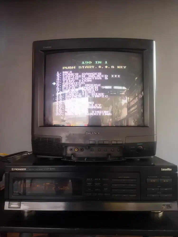 Tv tabung sony crt trinitron 14 inch & pioneer cld 2070 laser disc