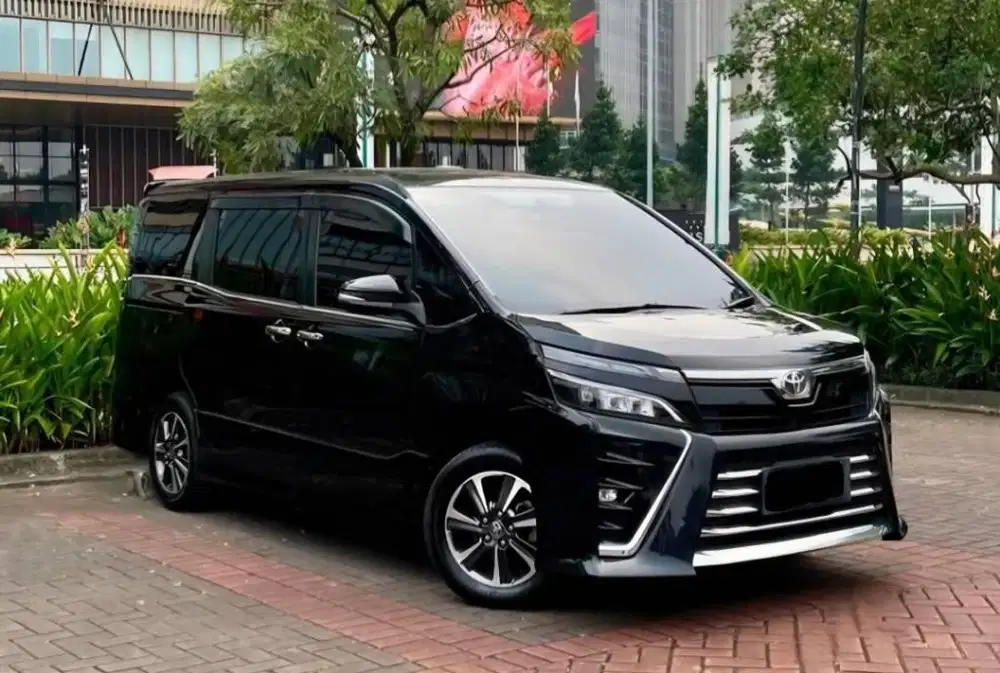Voxy 2018 Hitam Termurah