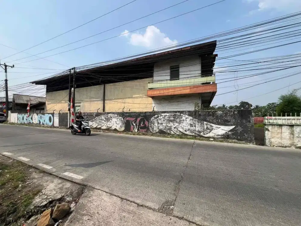 Gudang Bekas Pabrik Tapioka Yang Sudah Tidak Beroperasi Dekat Pasar Ciluar Sukaraja