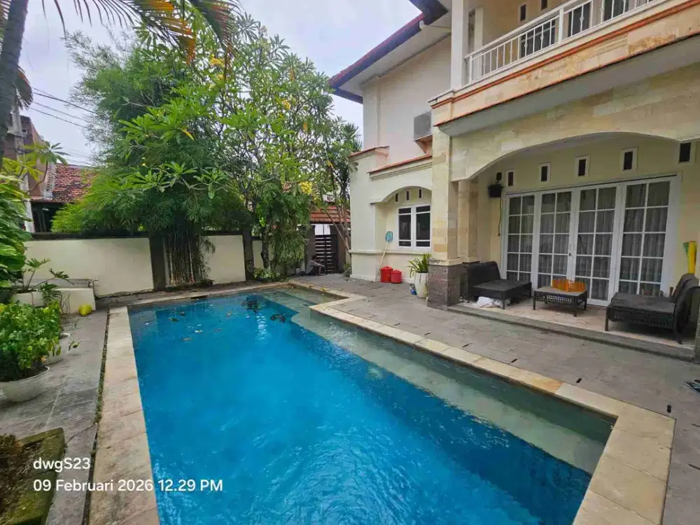 Dijual rumah semi villa lantai 2 lokasi semer dekat ke umalas kerobokan 
One gate syestem
Dekat pepito market/cafe budha/nook restaurant