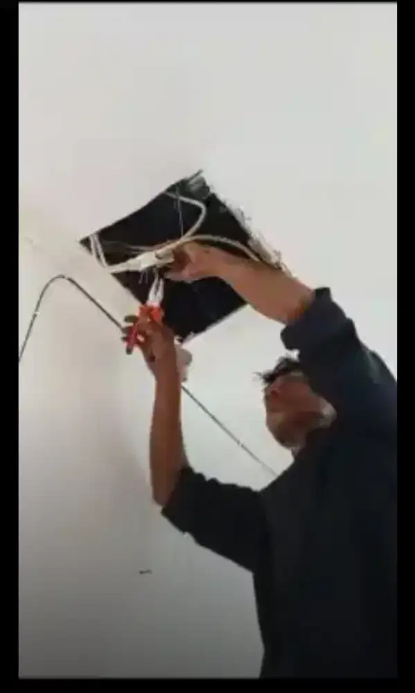 Tukang listrik panggilan